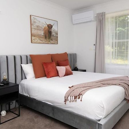 Canobolas Cottage, Amazing Farm Stay, 4 King Beds Buitenkant foto